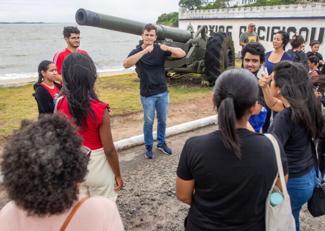 Prefeitura realiza primeiro Walking Tour para surdos com intérprete de Libras